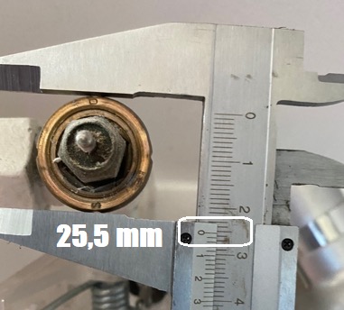 Mesurer le diamètre de pas-de-vis d'un corps de vanne thermostatique