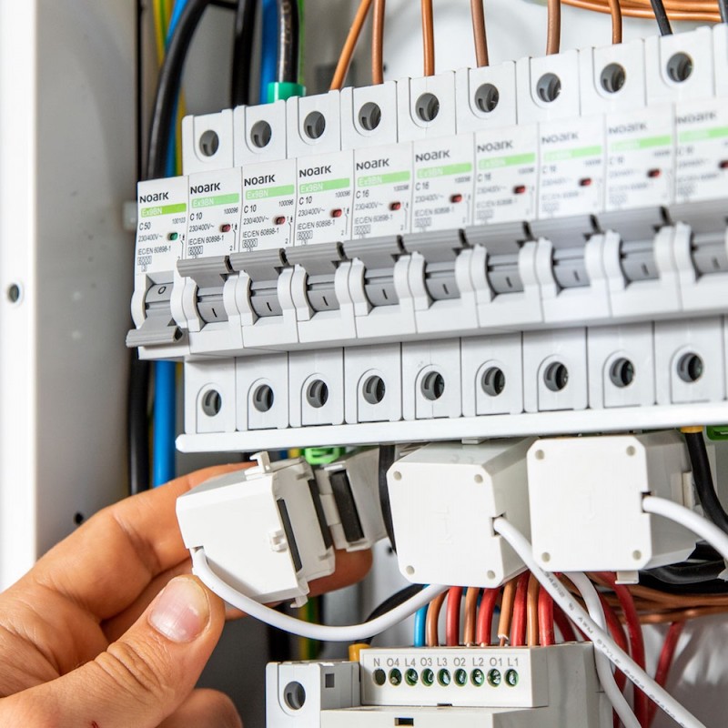 Installation des pinces du module de mesure de consommation connecté en WiFi Shelly 3EM