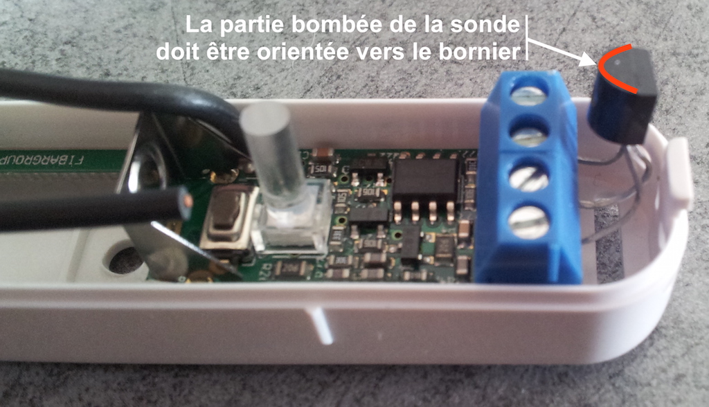 Montage d'une sonde DS18B20 sur le capteur d'ouverture FGK-101 de Fibaro